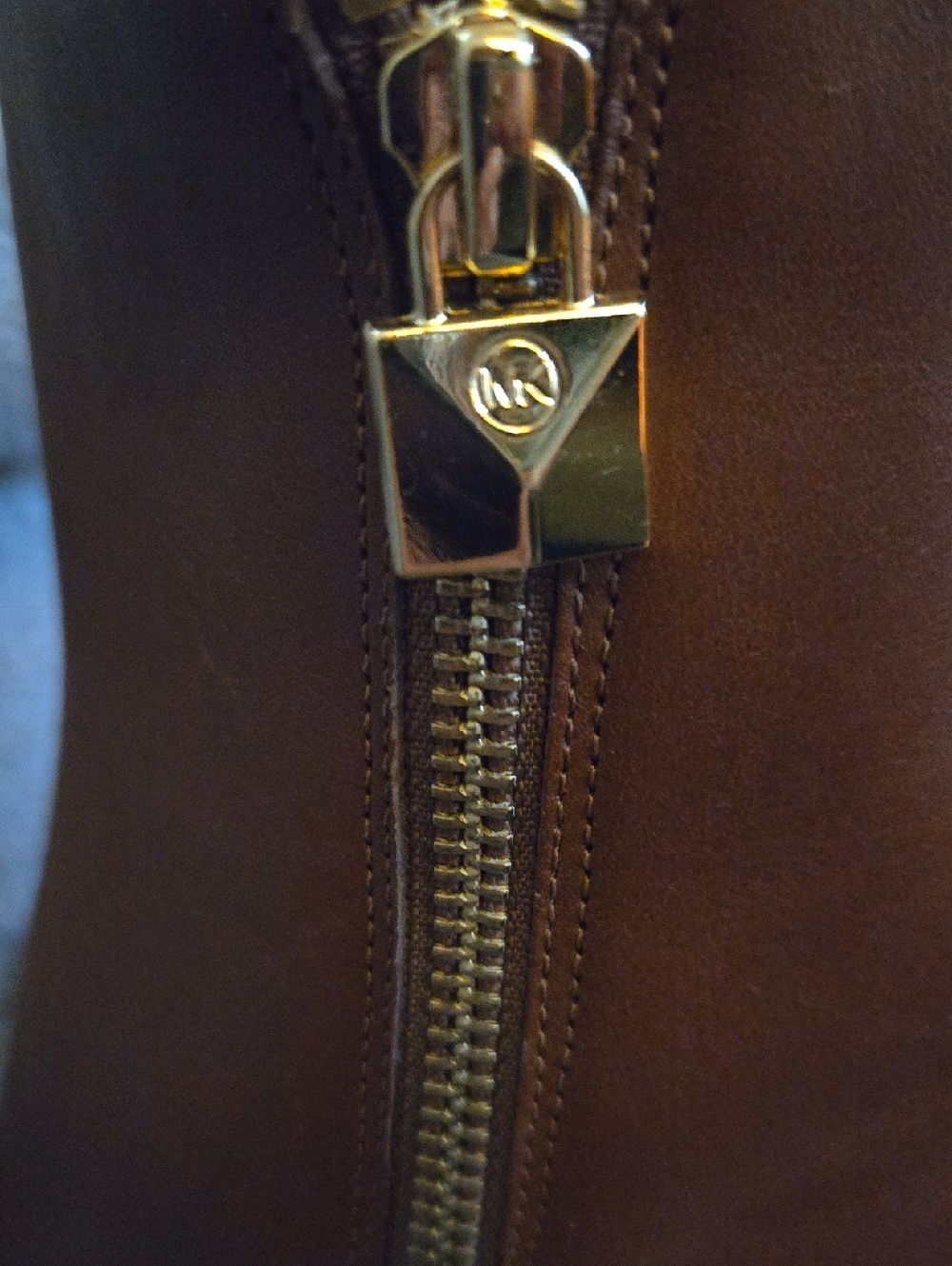 NEW MICHAEL KORS SZ. 8M BEIGE ZIPPERED ANKLE BOOTS - Picture 4 of 5